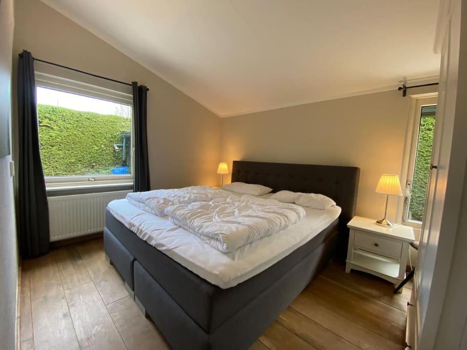 Grevelingenlaan 30,modern Ingerichte Bungalow Aan De Grevelingen, Vakantiehuis