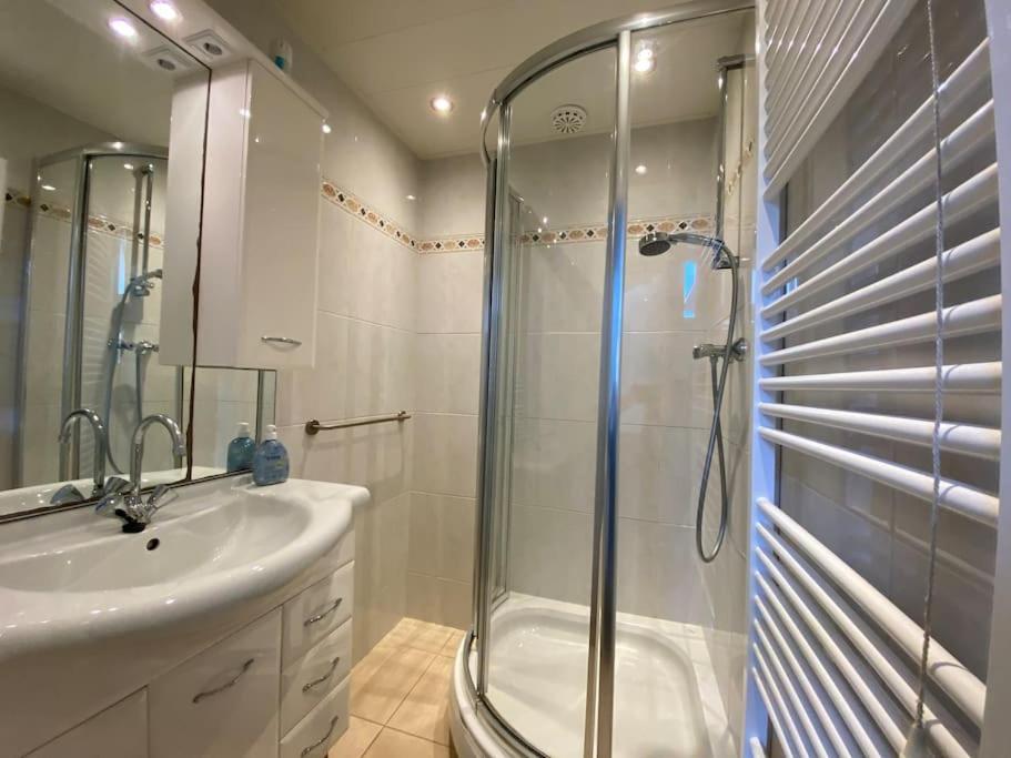 Grevelingenlaan 30,modern Ingerichte Bungalow Aan De Grevelingen, Vakantiehuis *
